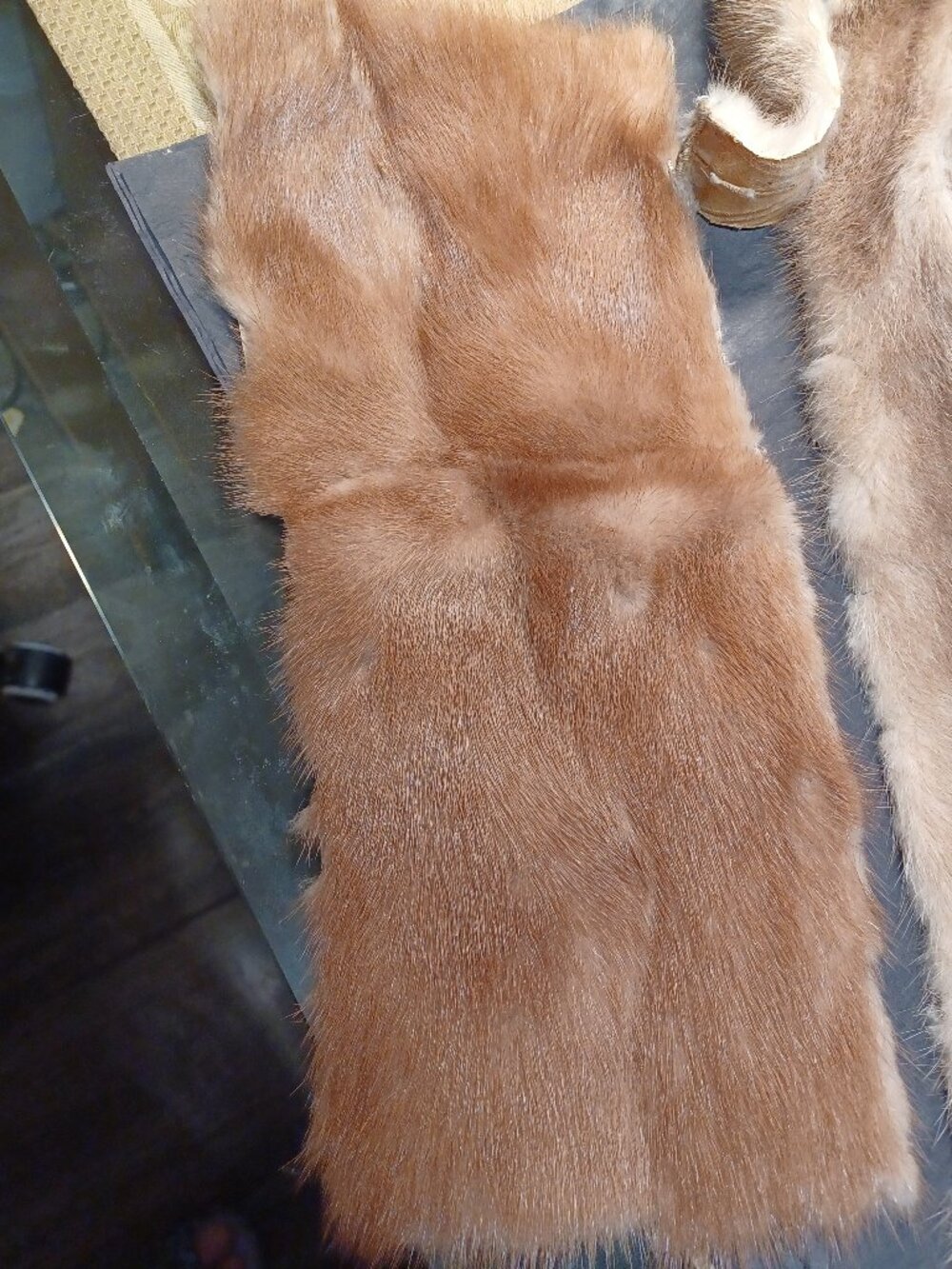 Pieces of Scrap Fur - Mink - Great For Small Projects - Picture 2 of 14
